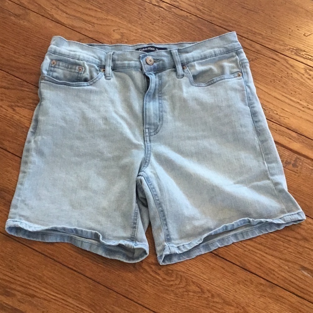 CALVIN Klein denim jean shorts for women. Size 26